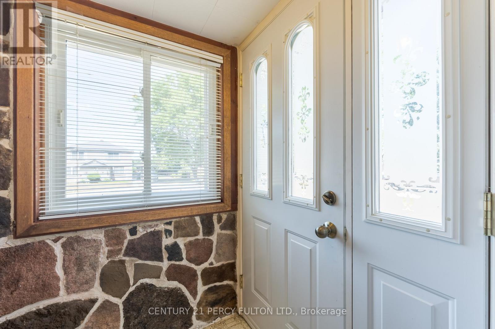 111 Short Avenue, Kawartha Lakes (Lindsay), Ontario  K9V 1J7 - Photo 21 - X12364839