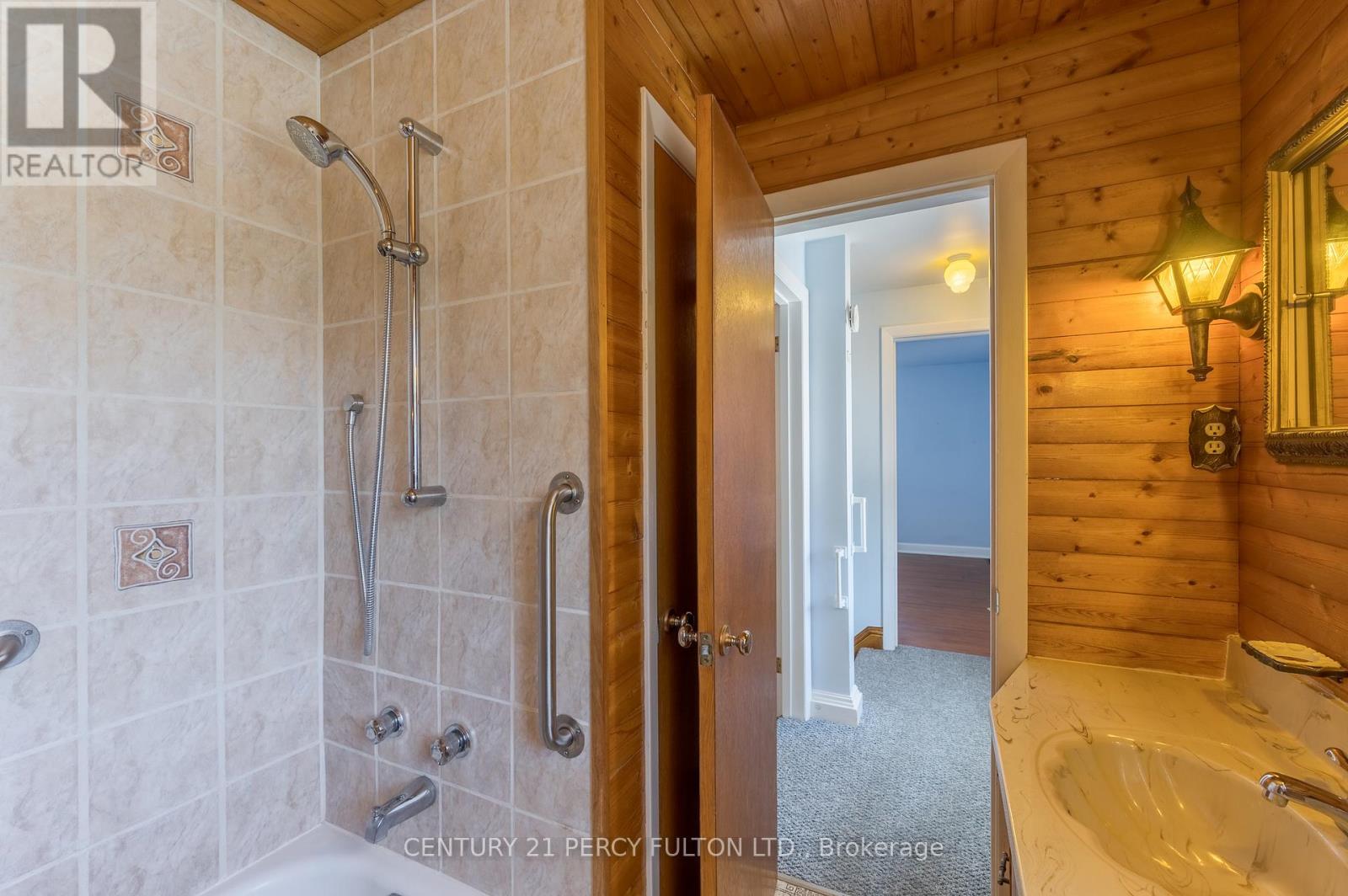111 Short Avenue, Kawartha Lakes (Lindsay), Ontario  K9V 1J7 - Photo 31 - X12364839