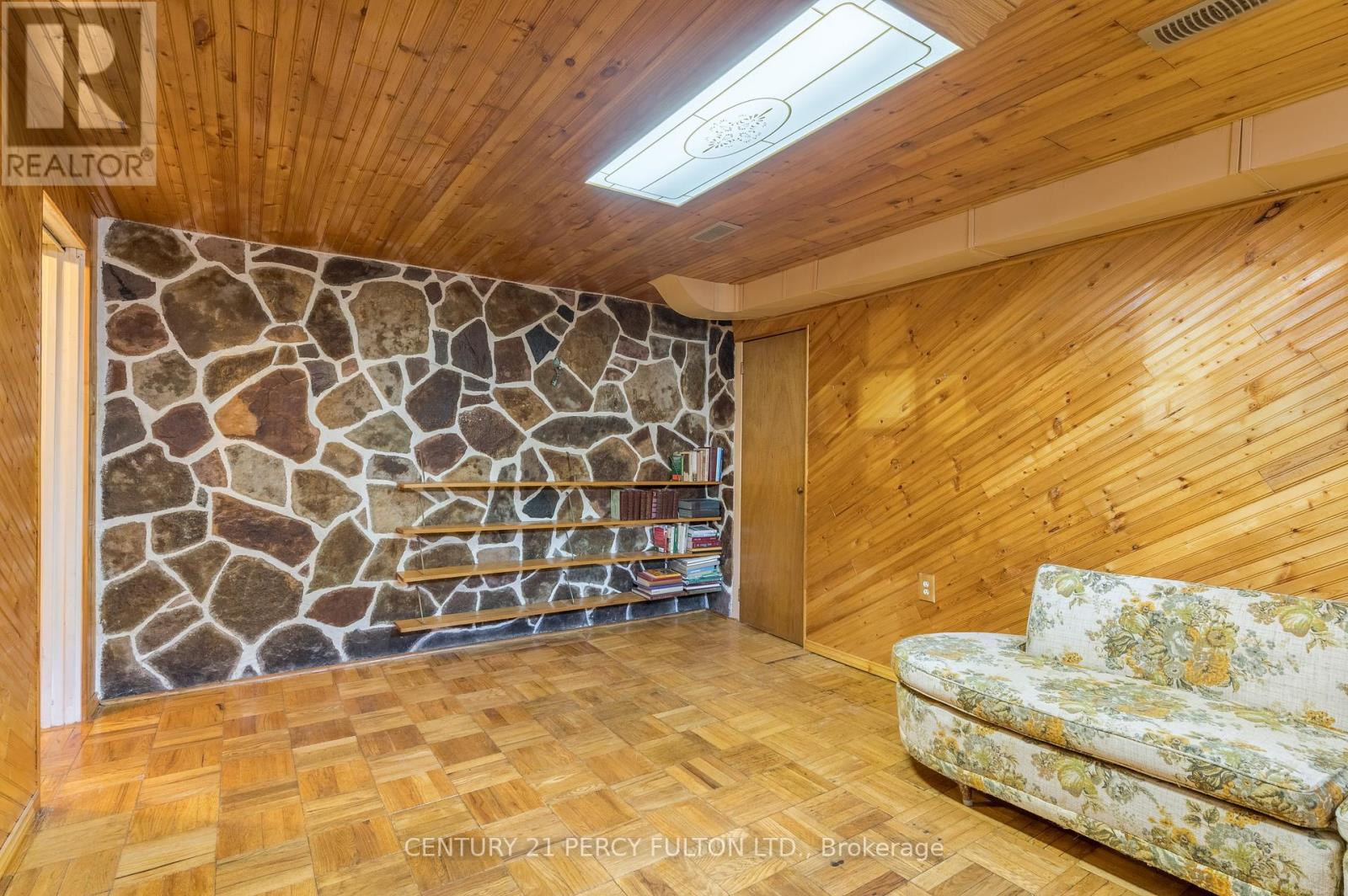 111 Short Avenue, Kawartha Lakes (Lindsay), Ontario  K9V 1J7 - Photo 34 - X12364839
