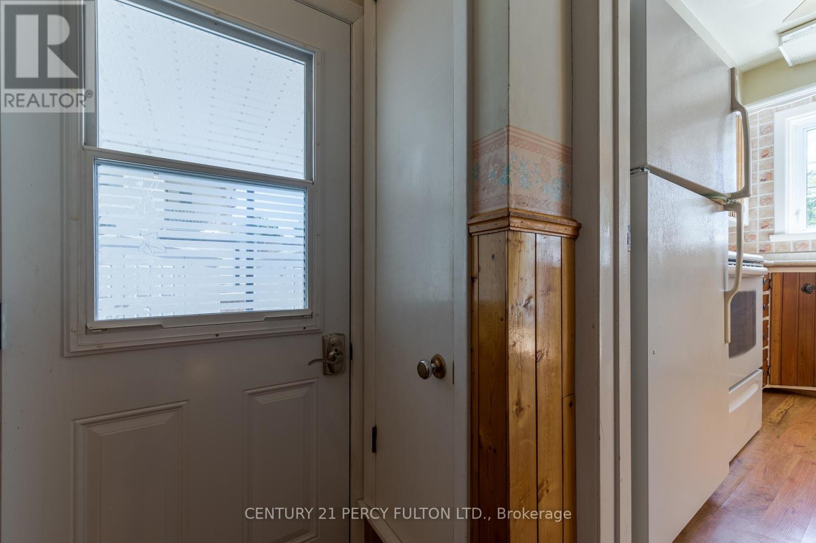 111 Short Avenue, Kawartha Lakes (Lindsay), Ontario  K9V 1J7 - Photo 4 - X12364839