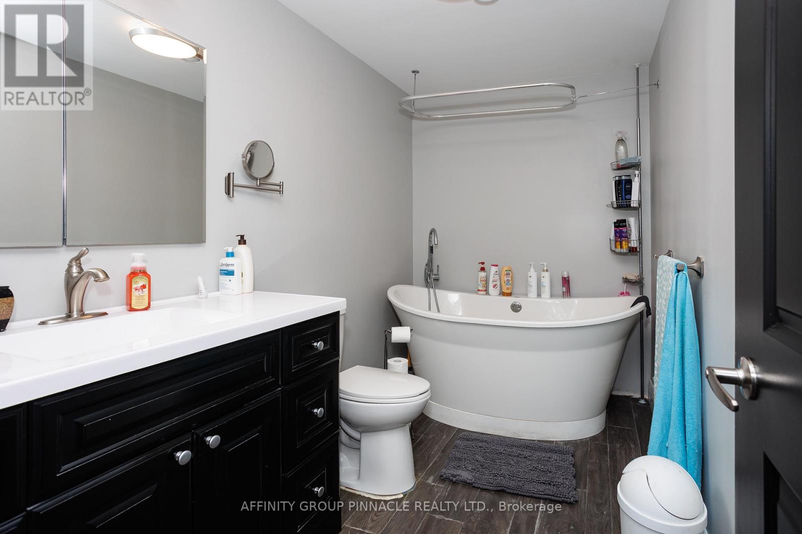 3 Duke Street, Kawartha Lakes (Lindsay), Ontario  K9V 2K5 - Photo 30 - X12365444