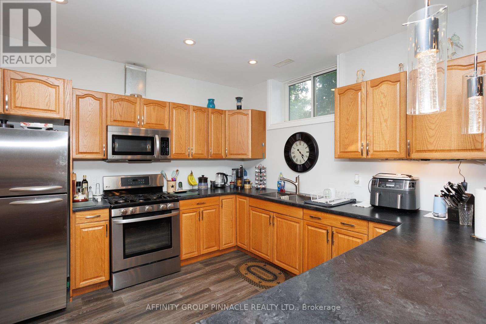 3 Duke Street, Kawartha Lakes (Lindsay), Ontario  K9V 2K5 - Photo 35 - X12365444