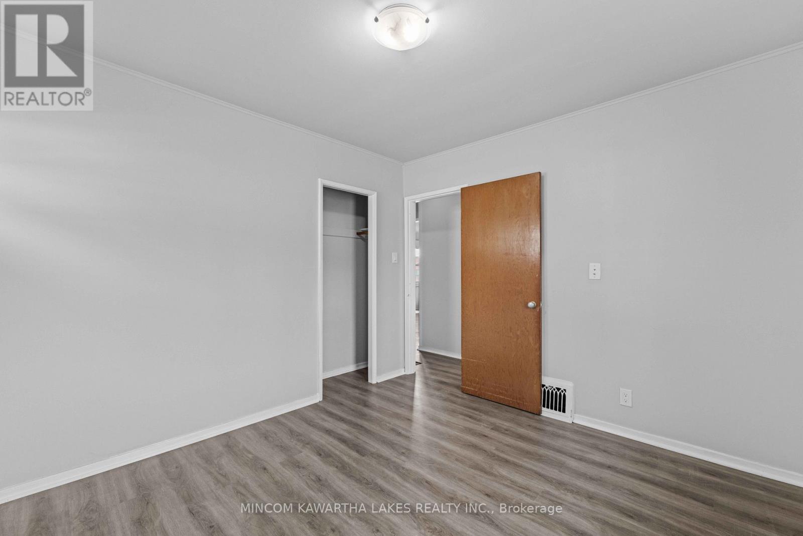 632 Gillespie Avenue, Peterborough South (West), Ontario  K9J 4B6 - Photo 21 - X12366044