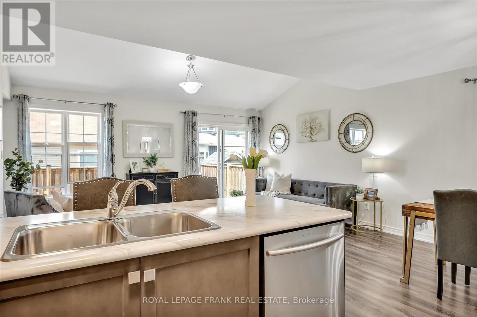 562 Grange Way, Peterborough (Northcrest Ward 5), Ontario  K9H 0G5 - Photo 10 - X12366157