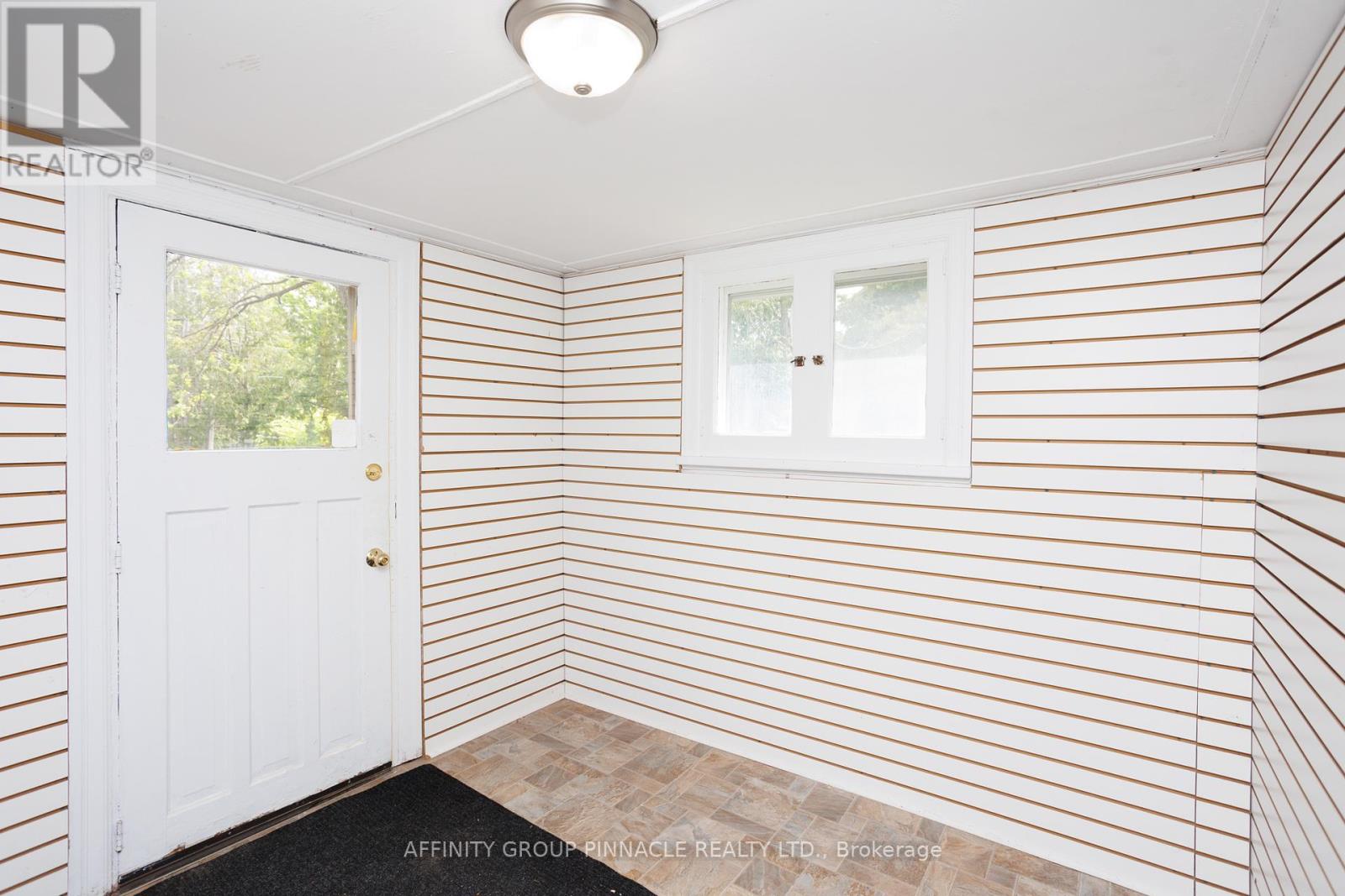221 Kent Street W, Kawartha Lakes (Lindsay), Ontario  K9V 2Z1 - Photo 10 - X12366642