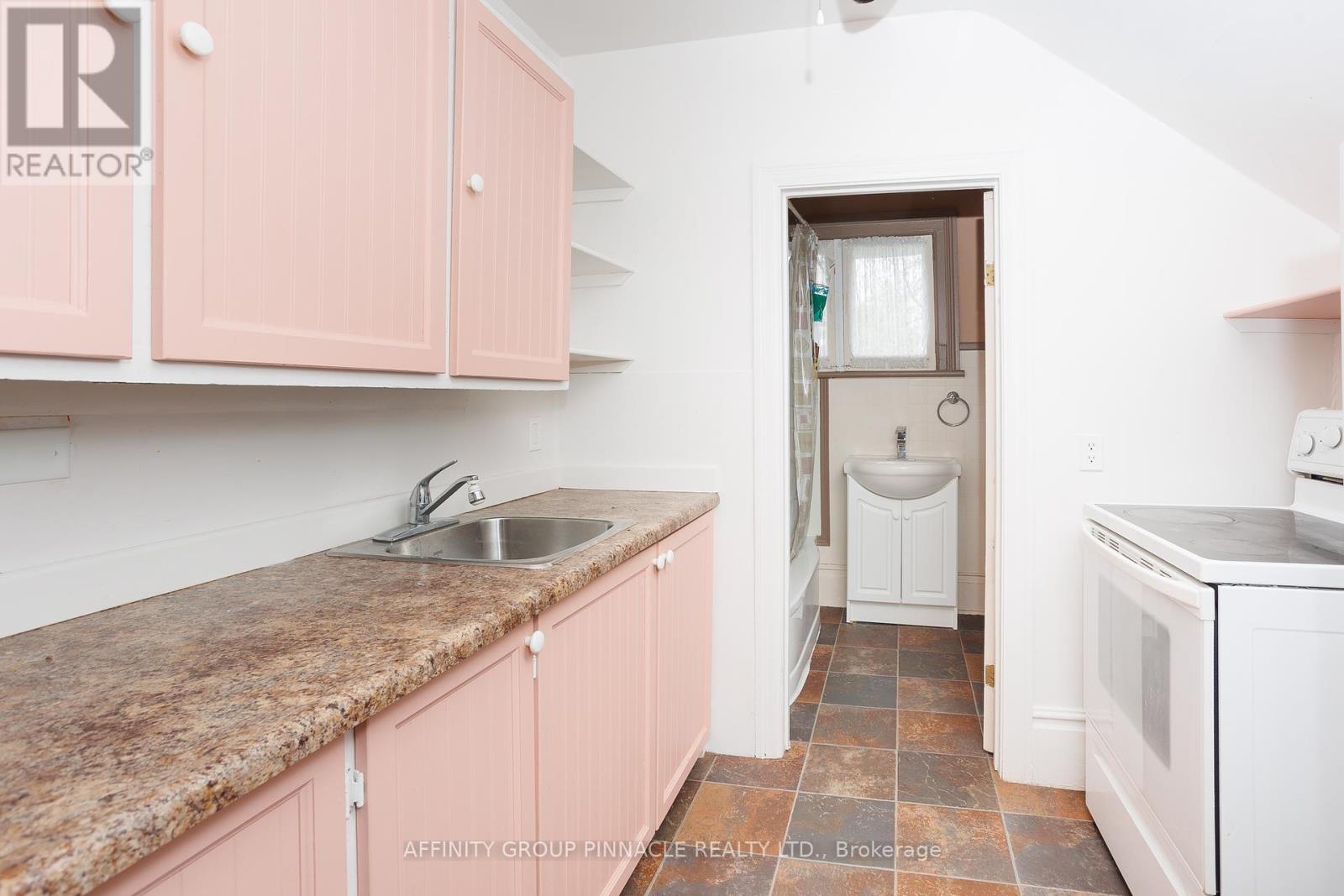 221 Kent Street W, Kawartha Lakes (Lindsay), Ontario  K9V 2Z1 - Photo 41 - X12366642