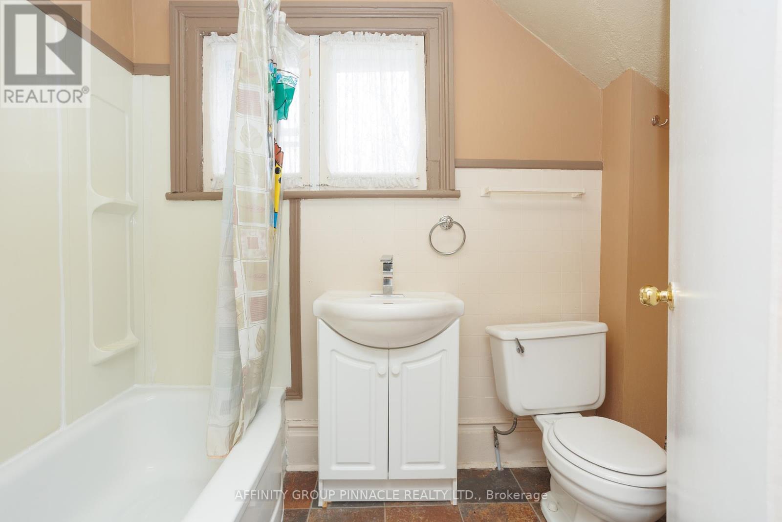221 Kent Street W, Kawartha Lakes (Lindsay), Ontario  K9V 2Z1 - Photo 42 - X12366642