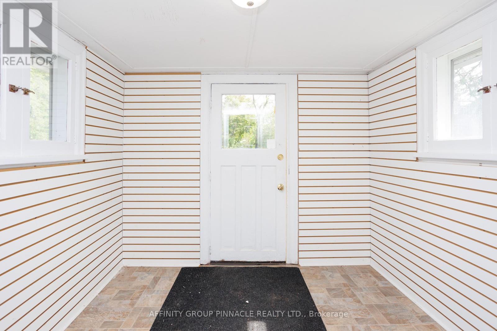 221 Kent Street W, Kawartha Lakes (Lindsay), Ontario  K9V 2Z1 - Photo 9 - X12366642