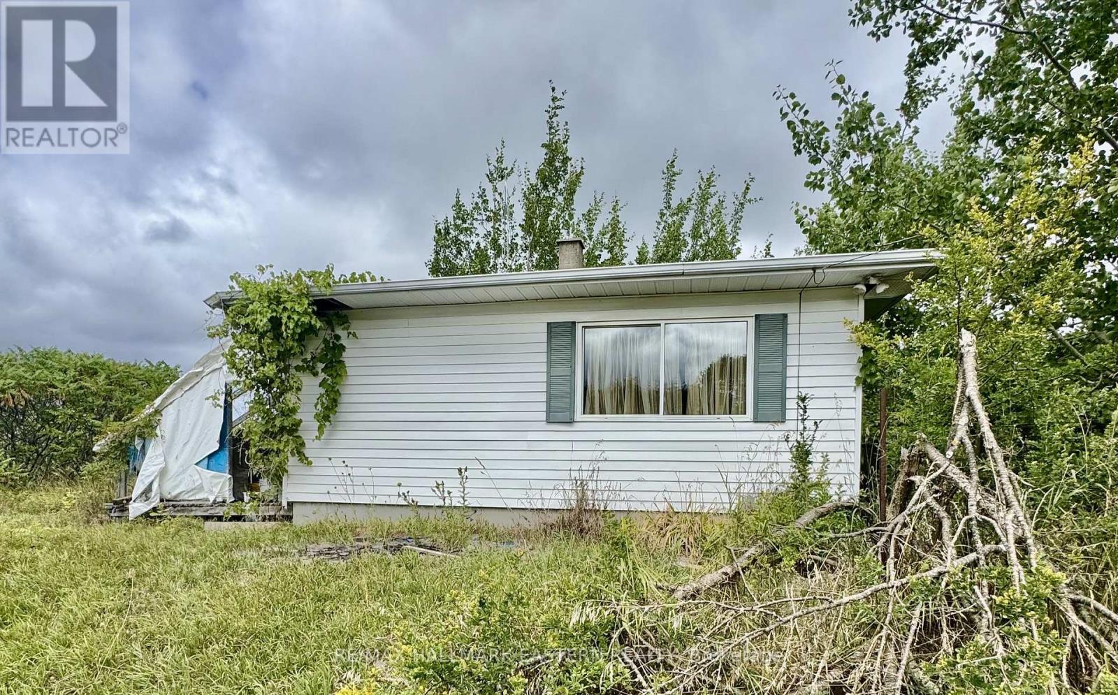 2260 Buckhorn Road, Selwyn, Ontario  K0L 1H0 - Photo 1 - X12366652