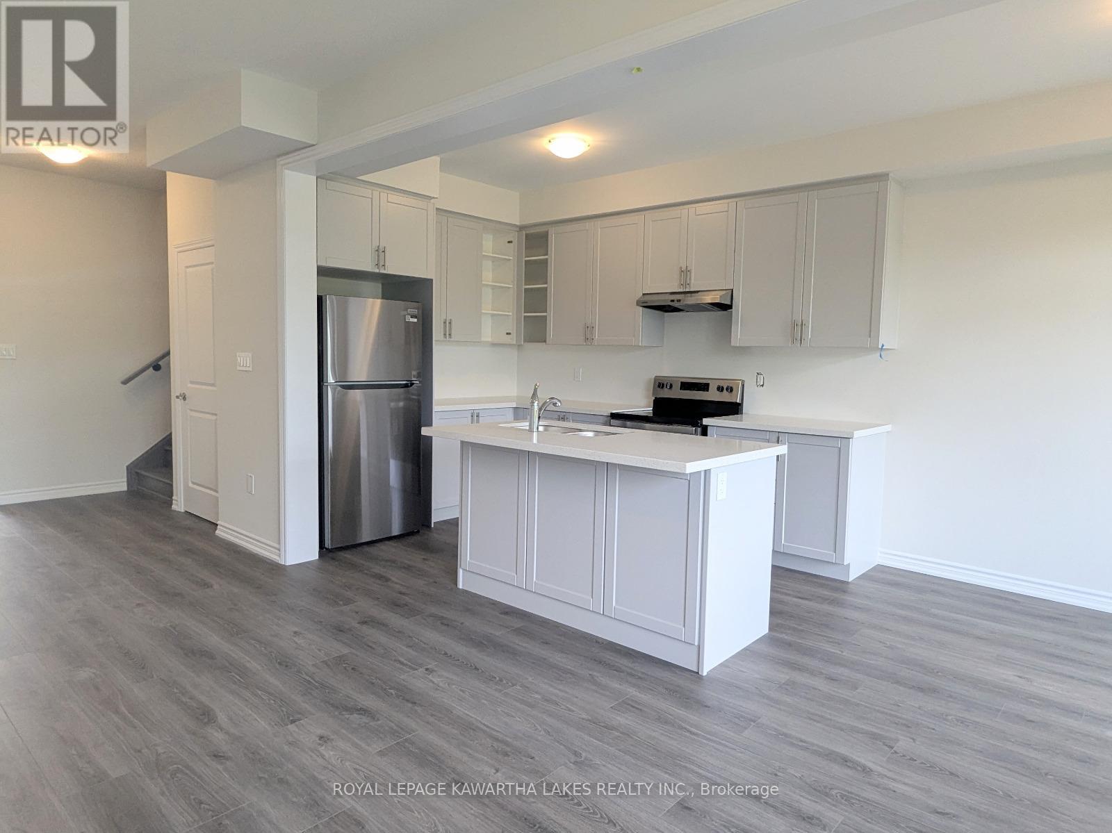 27 Hickey Lane, Kawartha Lakes (Lindsay), Ontario  K9V 0T3 - Photo 4 - X12367987
