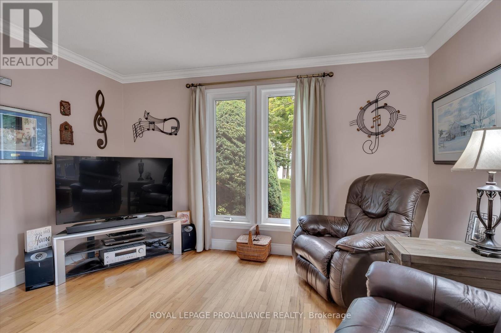 82 Cadillac Boulevard, Kawartha Lakes (Omemee), Ontario  K0L 2W0 - Photo 10 - X12368016