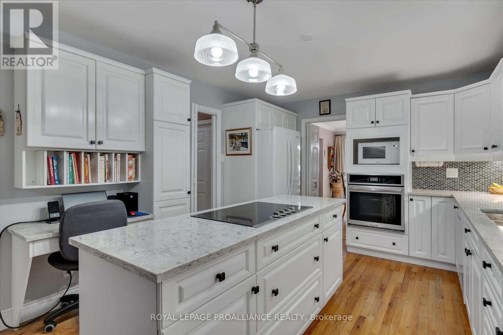 82 Cadillac Boulevard, Kawartha Lakes (Omemee), Ontario  K0L 2W0 - Photo 18 - X12368016