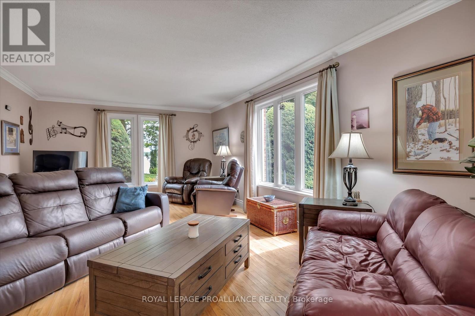 82 Cadillac Boulevard, Kawartha Lakes (Omemee), Ontario  K0L 2W0 - Photo 9 - X12368016