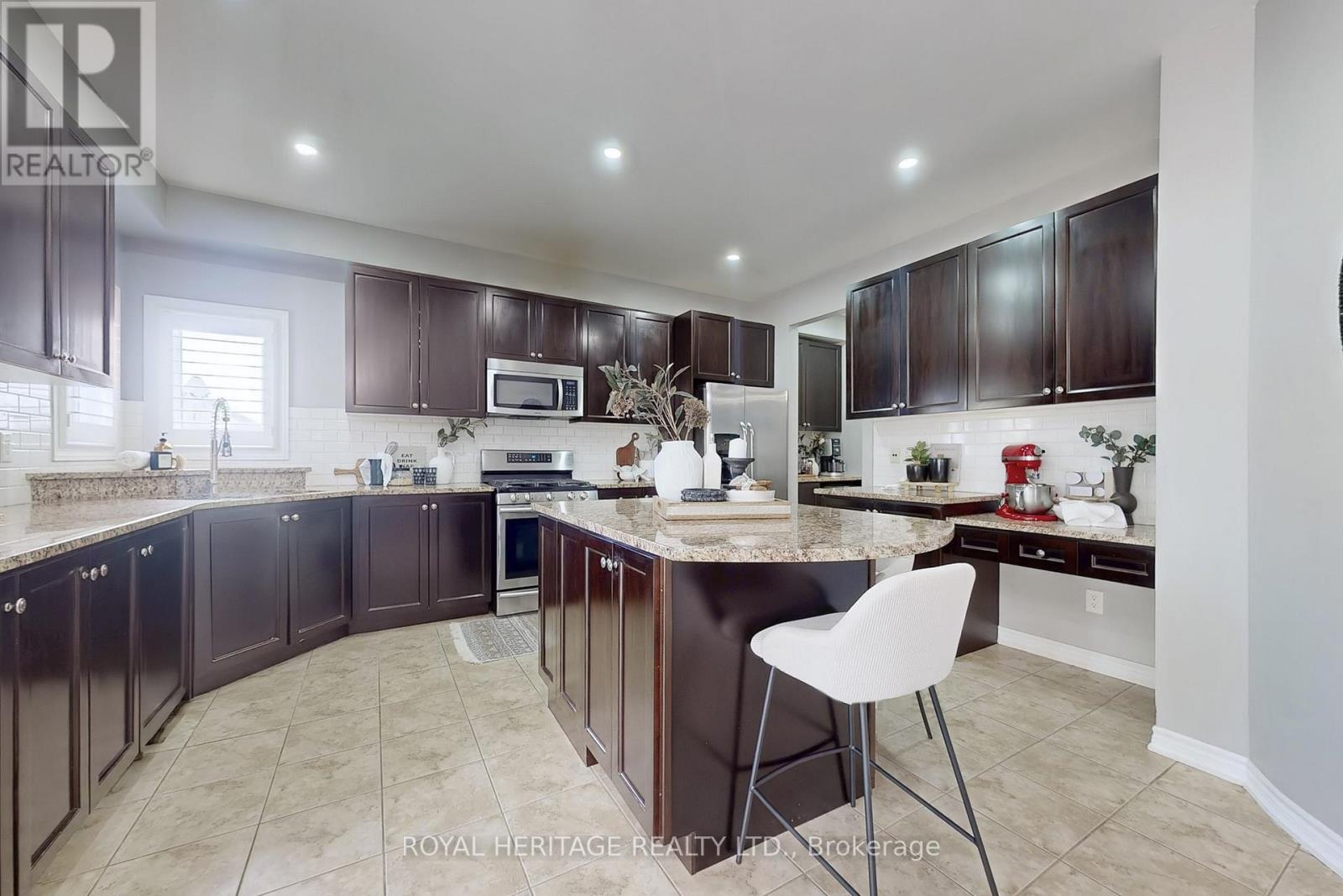47 Sisson Lane, Clarington (Newcastle), Ontario  L1B 0A7 - Photo 8 - E12368076