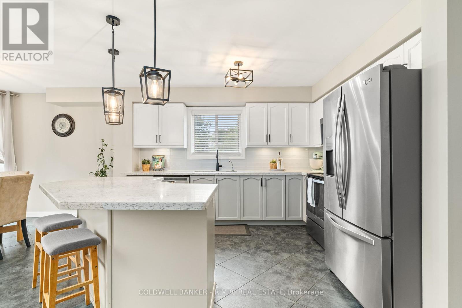 16 Wood Court, Kawartha Lakes (Lindsay), Ontario  K9V 6J4 - Photo 10 - X12368179