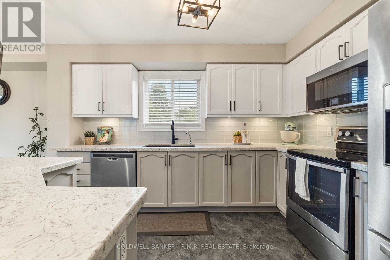 16 Wood Court, Kawartha Lakes (Lindsay), Ontario  K9V 6J4 - Photo 11 - X12368179