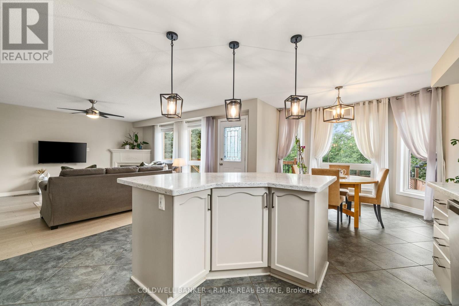 16 Wood Court, Kawartha Lakes (Lindsay), Ontario  K9V 6J4 - Photo 13 - X12368179