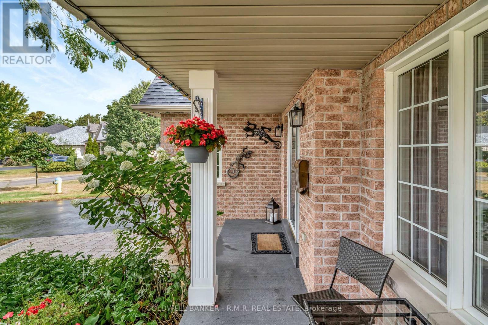 16 Wood Court, Kawartha Lakes (Lindsay), Ontario  K9V 6J4 - Photo 4 - X12368179