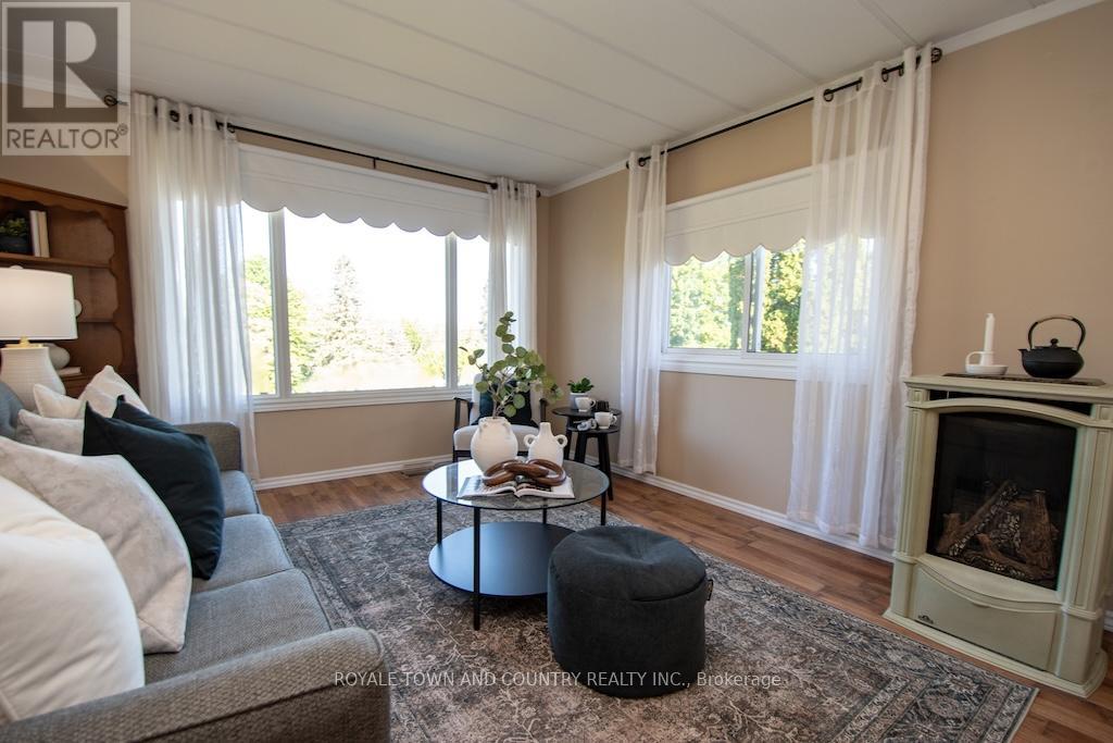 7 Marlene Drive, Kawartha Lakes (Manvers), Ontario  L0A 1A0 - Photo 12 - X12368258