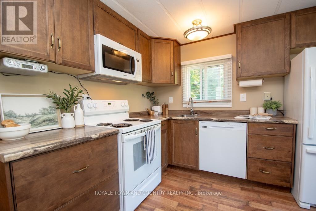 7 Marlene Drive, Kawartha Lakes (Manvers), Ontario  L0A 1A0 - Photo 17 - X12368258