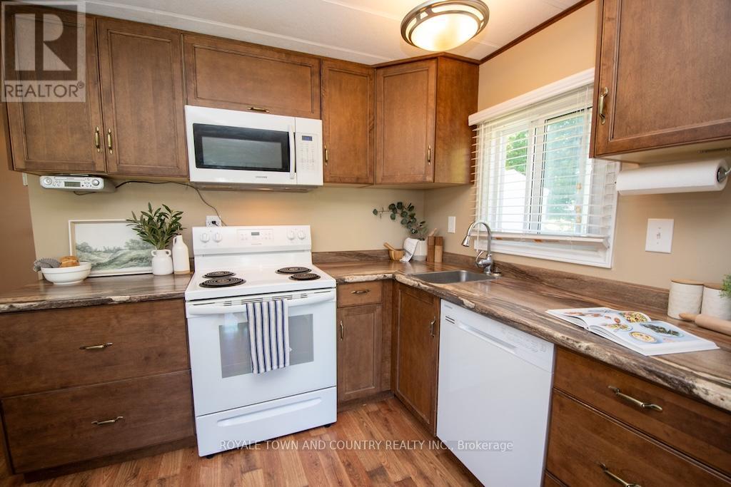 7 Marlene Drive, Kawartha Lakes (Manvers), Ontario  L0A 1A0 - Photo 19 - X12368258