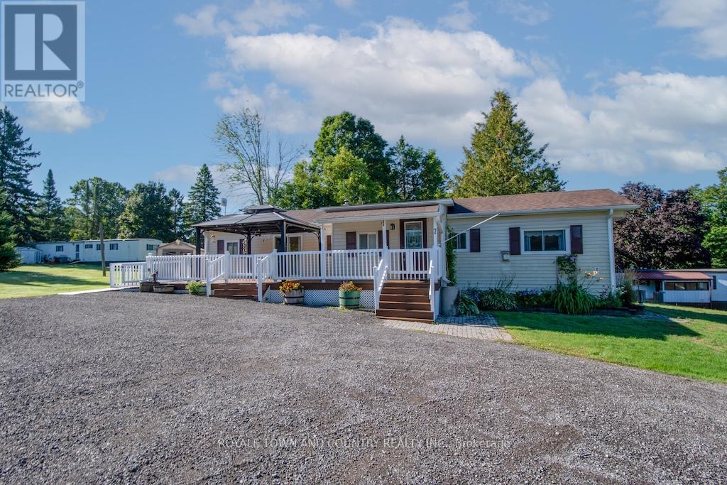 7 Marlene Drive, Kawartha Lakes (Manvers), Ontario  L0A 1A0 - Photo 6 - X12368258
