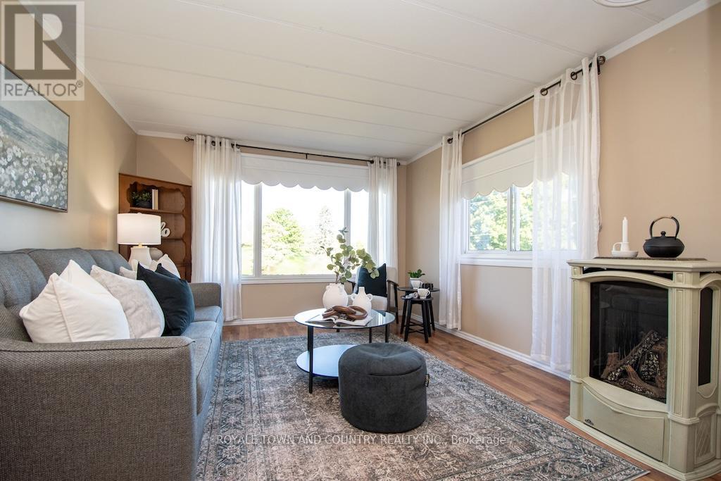 7 Marlene Drive, Kawartha Lakes (Manvers), Ontario  L0A 1A0 - Photo 9 - X12368258