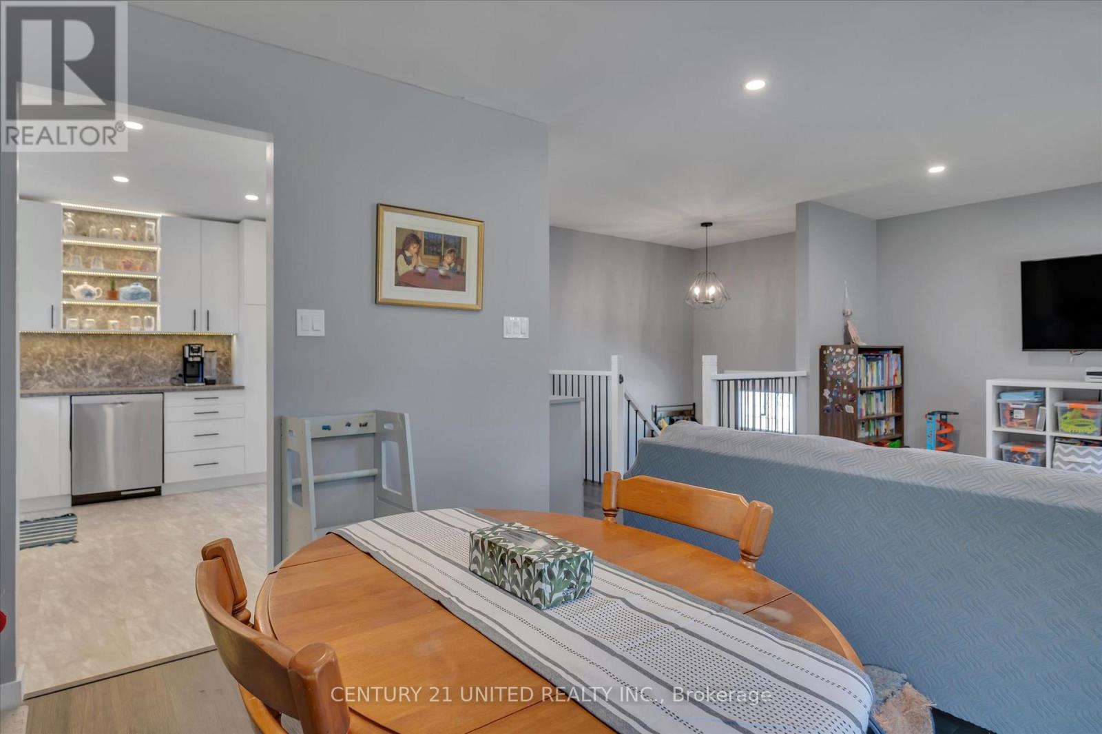 561 Barnes Crescent, Peterborough (Otonabee Ward 1), Ontario  K9J 7Z2 - Photo 12 - X12368340