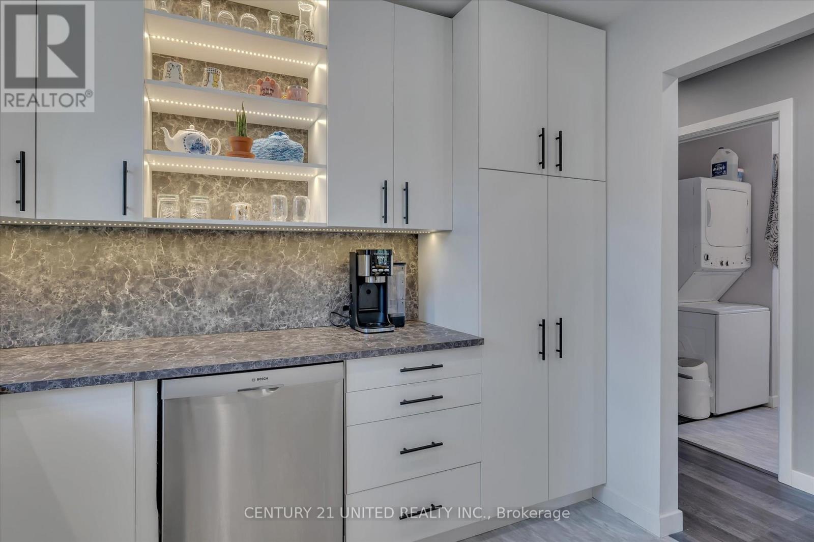 561 Barnes Crescent, Peterborough (Otonabee Ward 1), Ontario  K9J 7Z2 - Photo 16 - X12368340