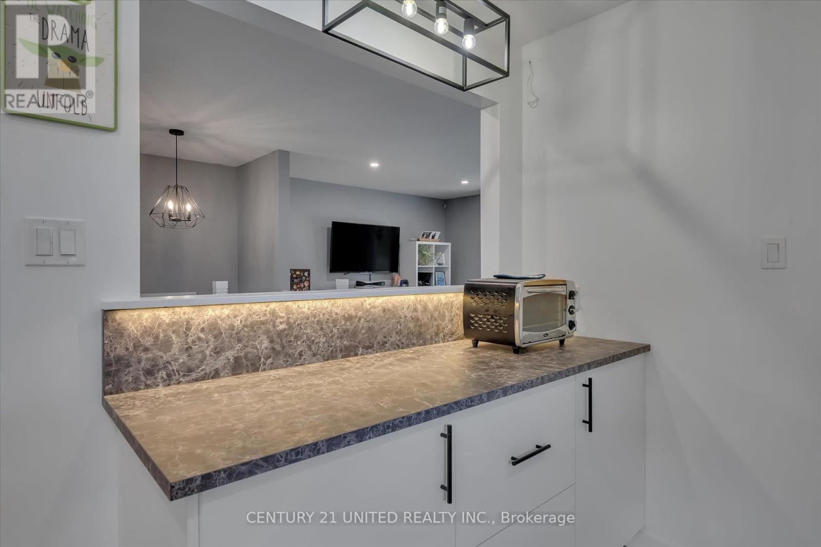 561 Barnes Crescent, Peterborough (Otonabee Ward 1), Ontario  K9J 7Z2 - Photo 17 - X12368340