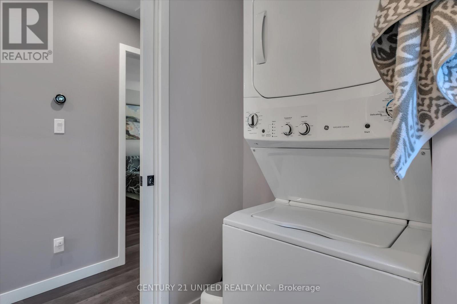 561 Barnes Crescent, Peterborough (Otonabee Ward 1), Ontario  K9J 7Z2 - Photo 26 - X12368340
