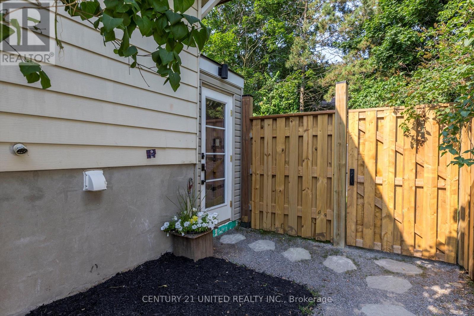 561 Barnes Crescent, Peterborough (Otonabee Ward 1), Ontario  K9J 7Z2 - Photo 29 - X12368340