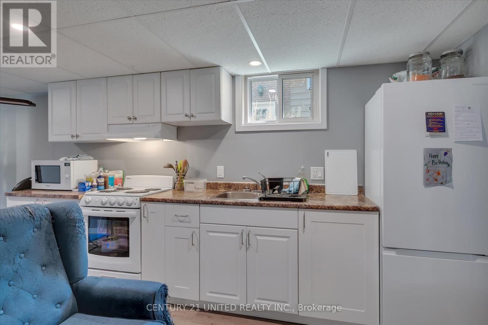 561 Barnes Crescent, Peterborough (Otonabee Ward 1), Ontario  K9J 7Z2 - Photo 31 - X12368340