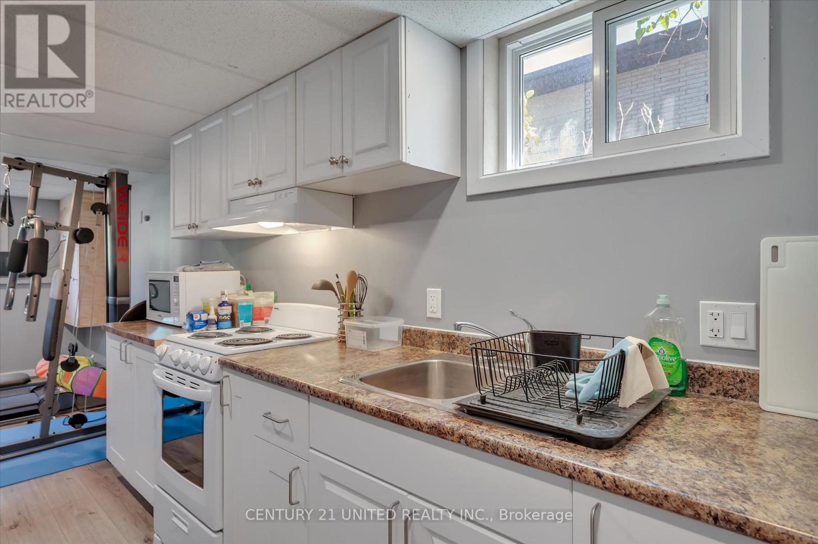 561 Barnes Crescent, Peterborough (Otonabee Ward 1), Ontario  K9J 7Z2 - Photo 32 - X12368340
