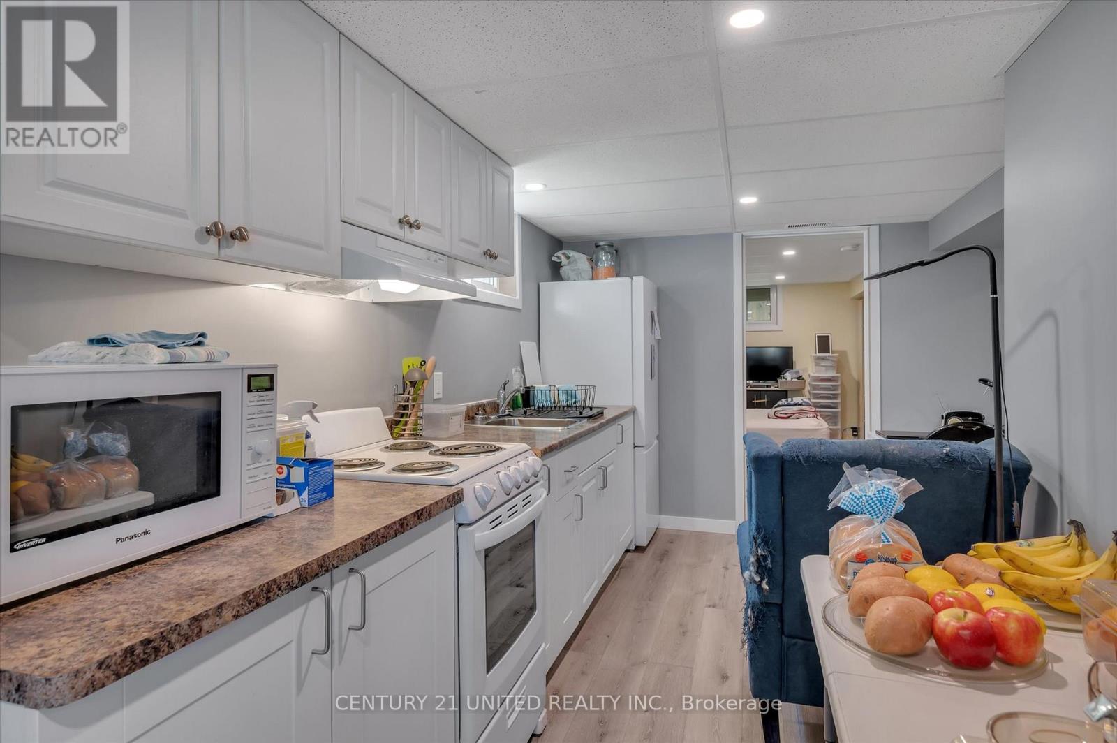 561 Barnes Crescent, Peterborough (Otonabee Ward 1), Ontario  K9J 7Z2 - Photo 34 - X12368340