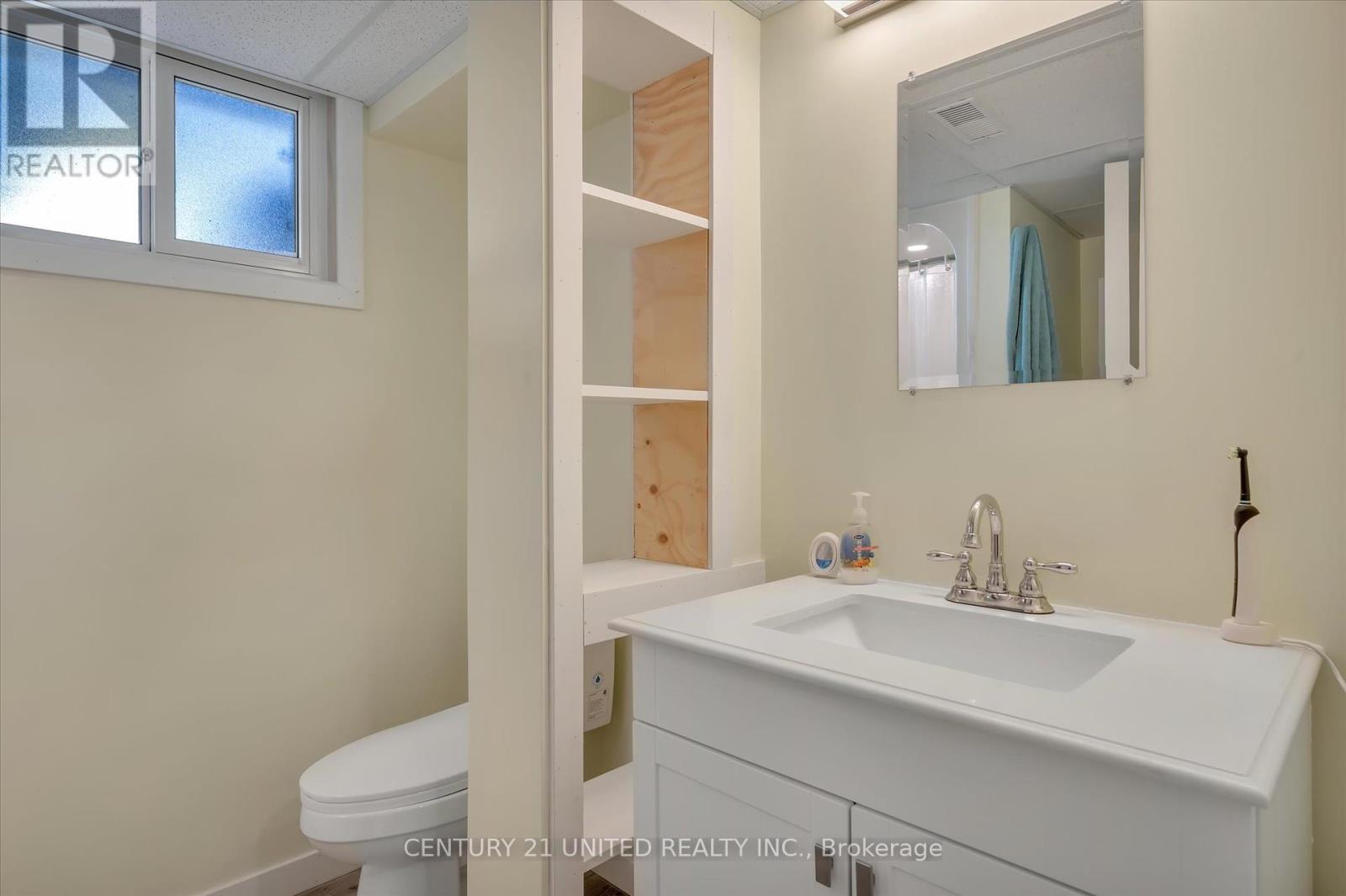 561 Barnes Crescent, Peterborough (Otonabee Ward 1), Ontario  K9J 7Z2 - Photo 38 - X12368340