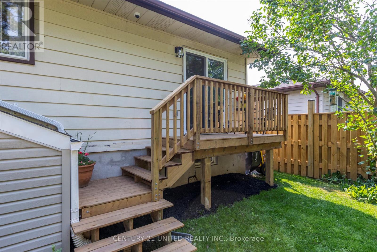 561 Barnes Crescent, Peterborough (Otonabee Ward 1), Ontario  K9J 7Z2 - Photo 42 - X12368340