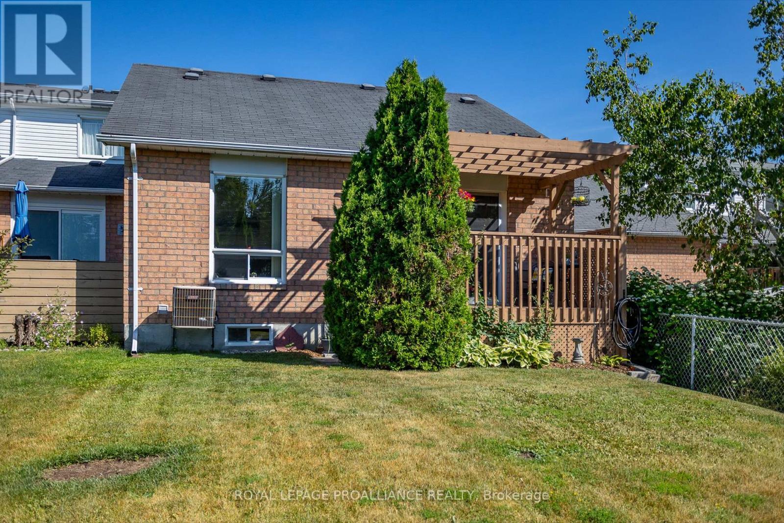 1269 Eagle Crescent, Peterborough (Monaghan Ward 2), Ontario  K9K 2K6 - Photo 2 - X12368447