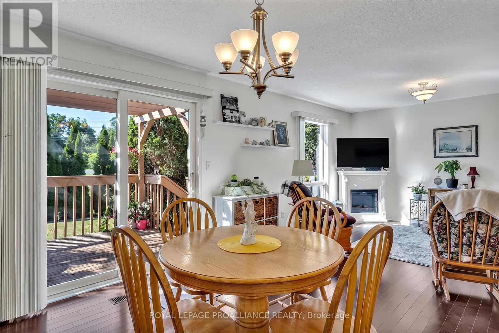 1269 Eagle Crescent, Peterborough (Monaghan Ward 2), Ontario  K9K 2K6 - Photo 6 - X12368447