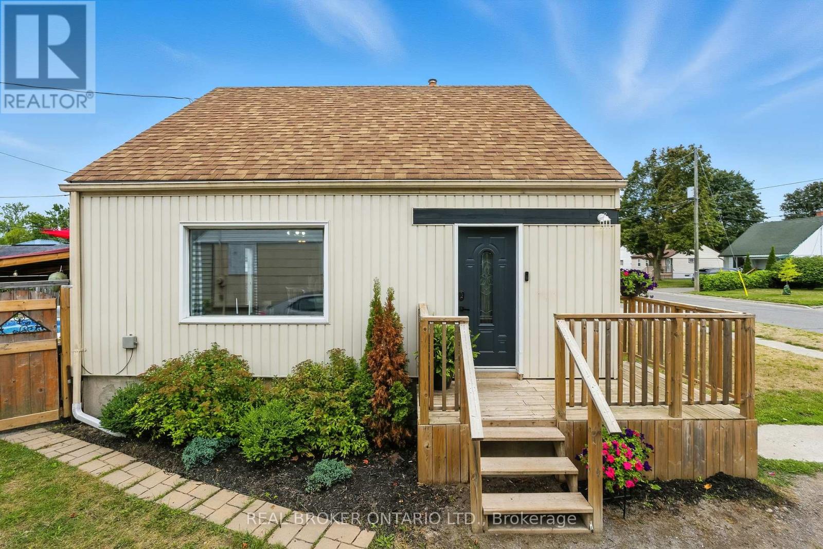459 Rose Avenue, Peterborough (Otonabee Ward 1), Ontario  K9J 4E5 - Photo 1 - X12368330