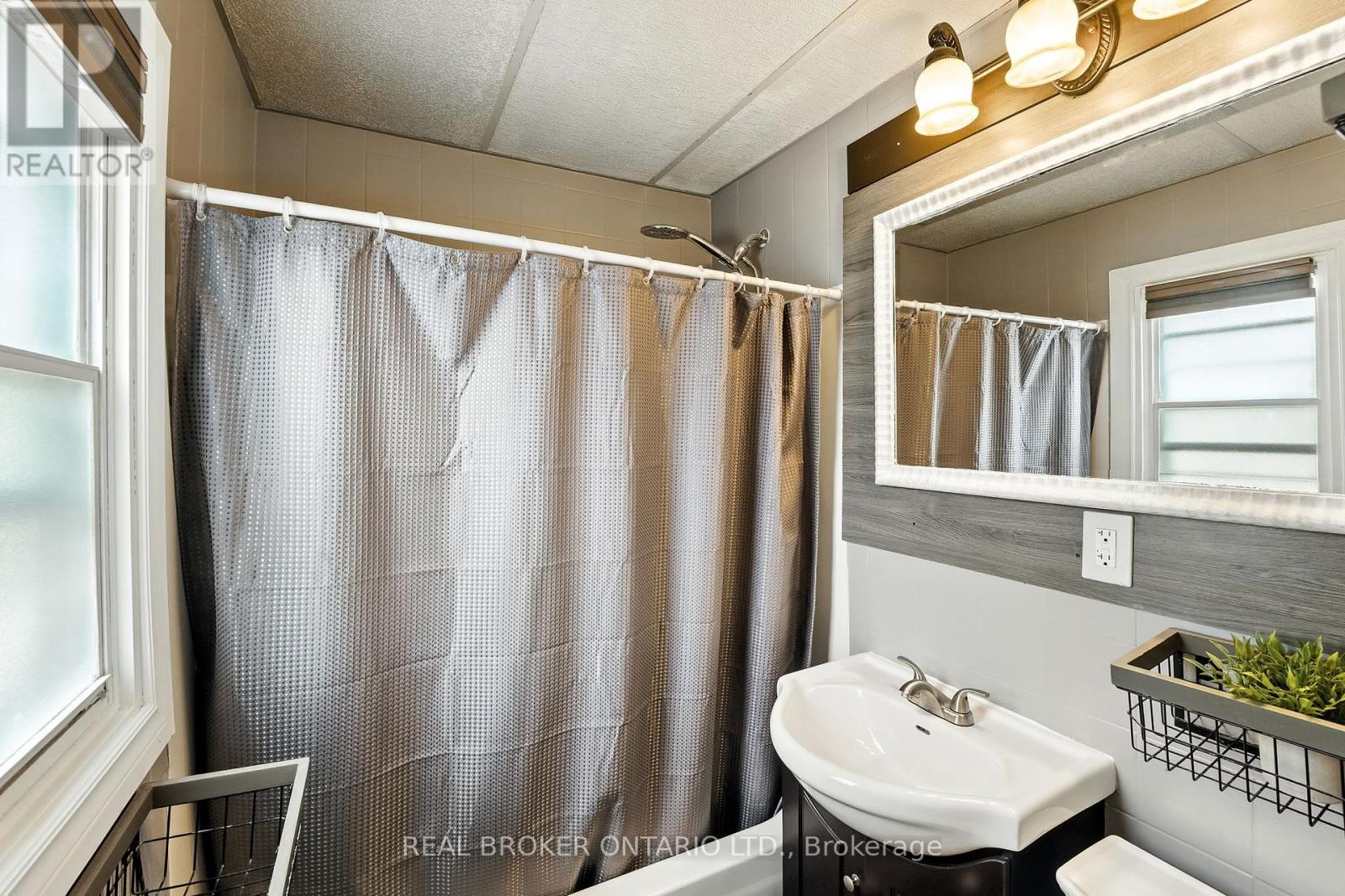 459 Rose Avenue, Peterborough (Otonabee Ward 1), Ontario  K9J 4E5 - Photo 13 - X12368330