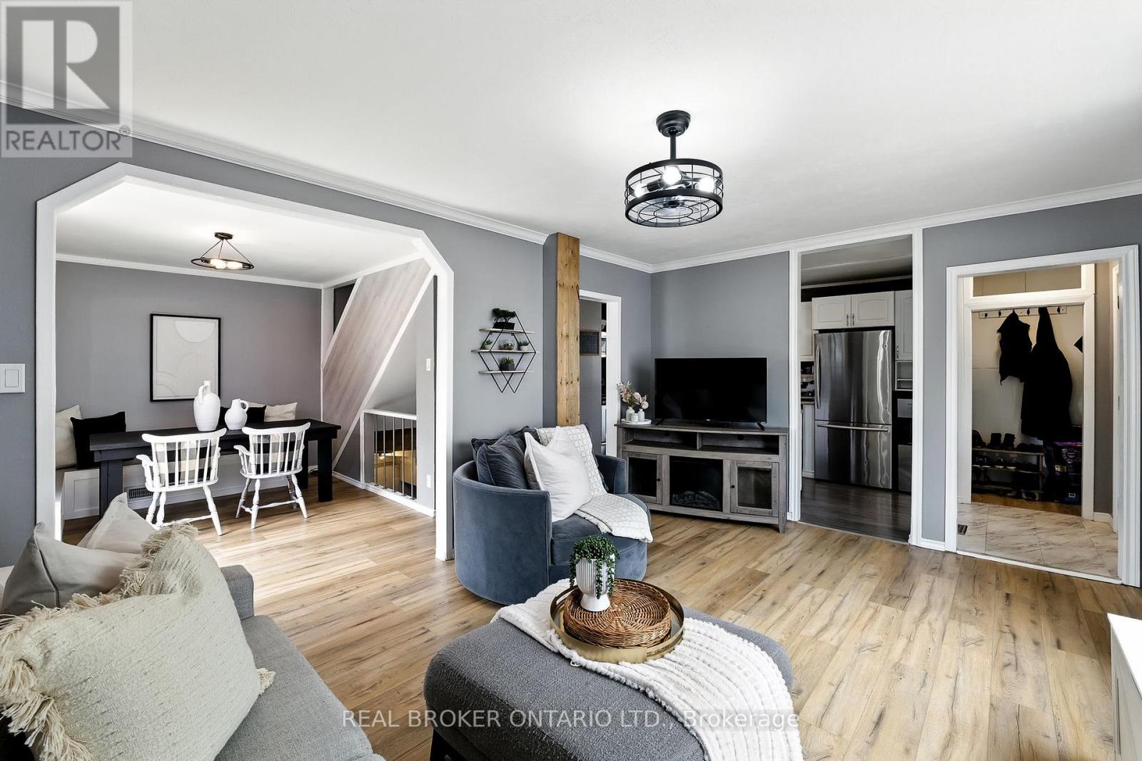 459 Rose Avenue, Peterborough (Otonabee Ward 1), Ontario  K9J 4E5 - Photo 4 - X12368330
