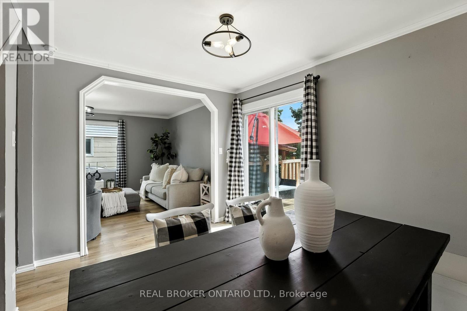 459 Rose Avenue, Peterborough (Otonabee Ward 1), Ontario  K9J 4E5 - Photo 7 - X12368330