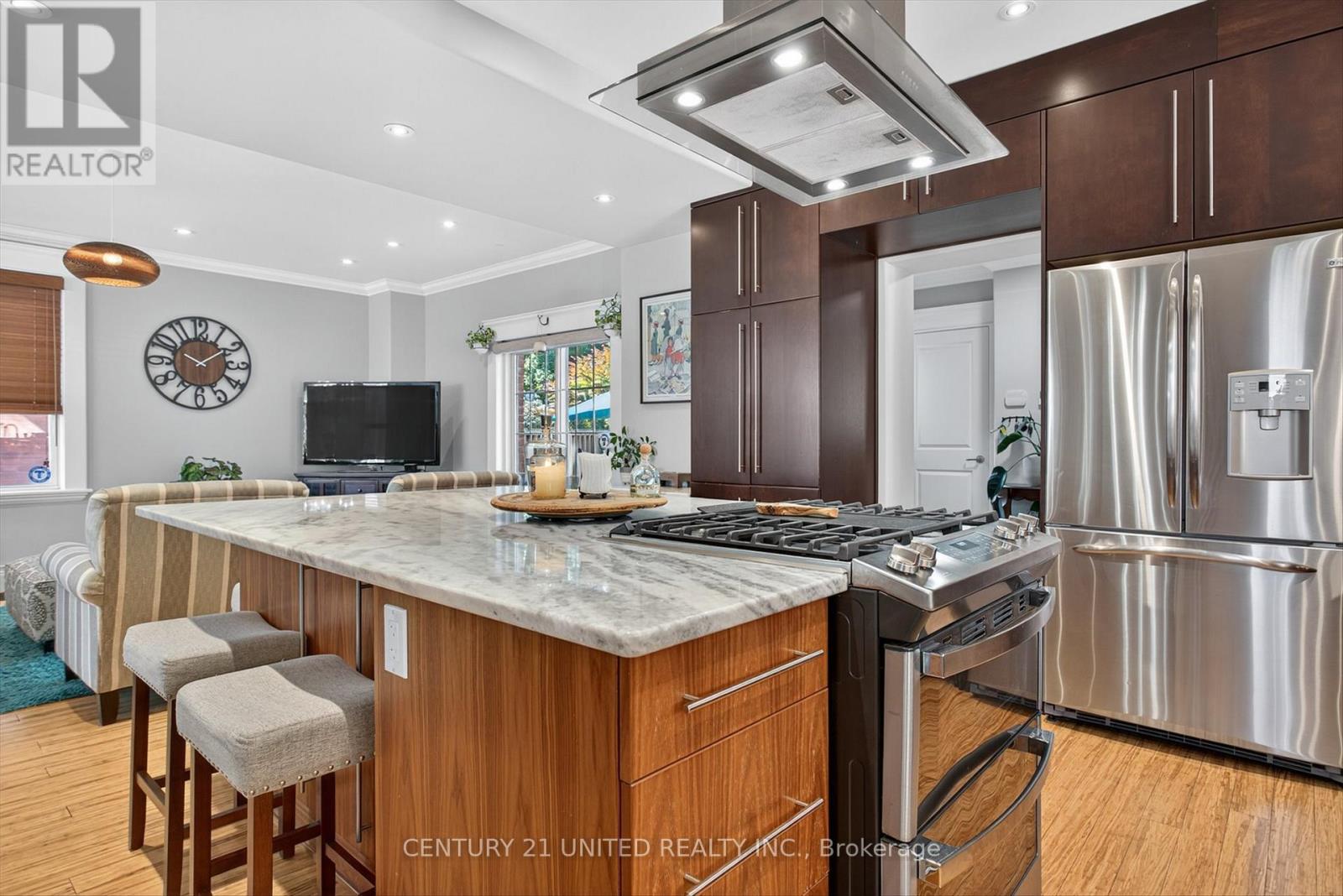 317 Margaret Avenue, Peterborough (Town Ward 3), Ontario  K9J 5H1 - Photo 8 - X12368455