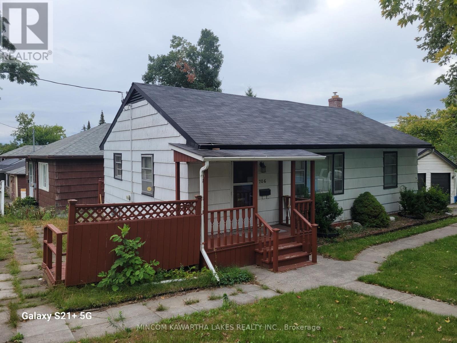 706 Fairbairn Street, Peterborough (Northcrest Ward 5), Ontario  K9H 6B5 - Photo 1 - X12368516