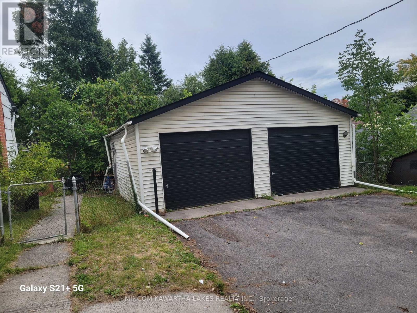706 Fairbairn Street, Peterborough (Northcrest Ward 5), Ontario  K9H 6B5 - Photo 5 - X12368516