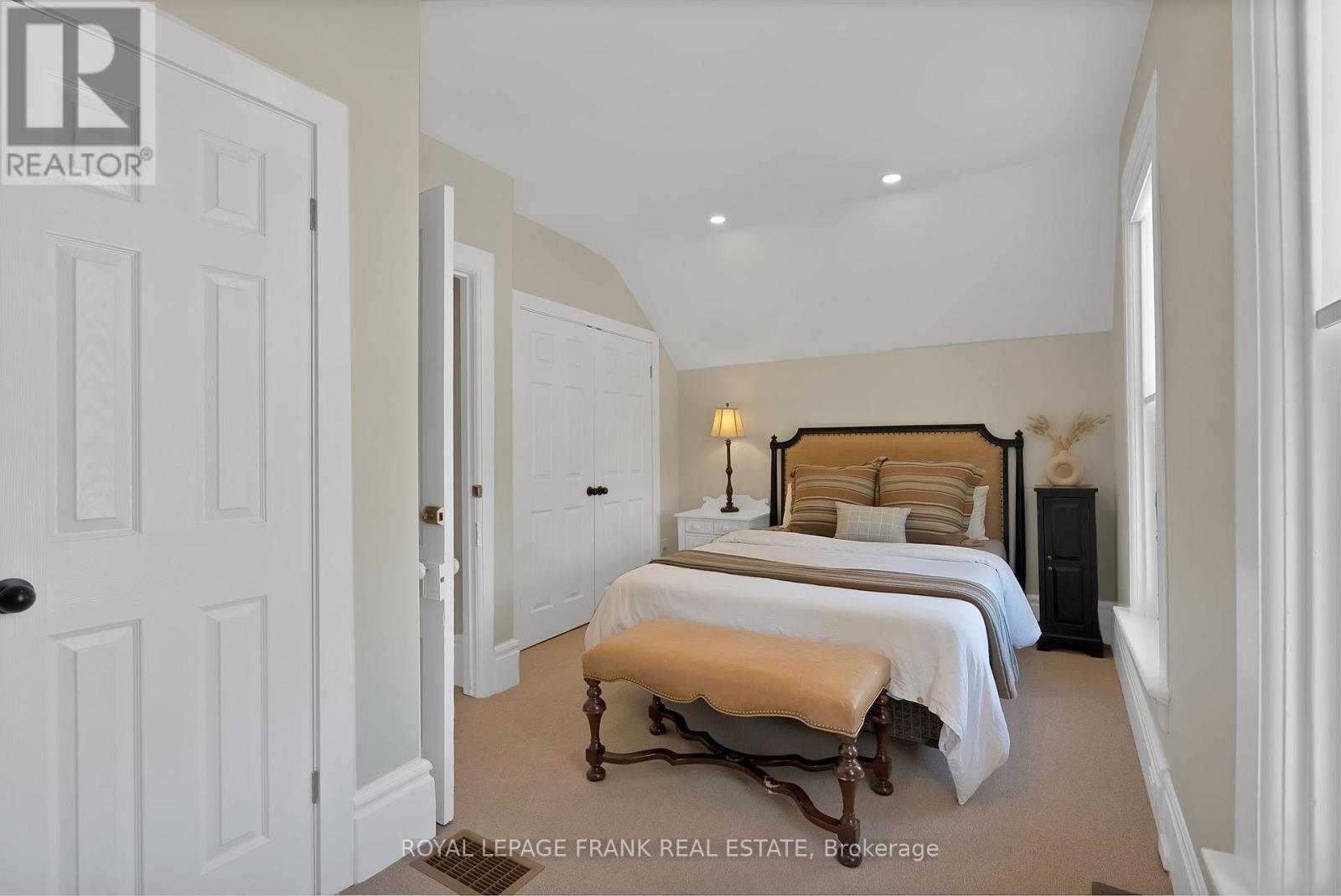 5 Glenelg Street E, Kawartha Lakes (Lindsay), Ontario  K9V 1Y5 - Photo 27 - X12368591