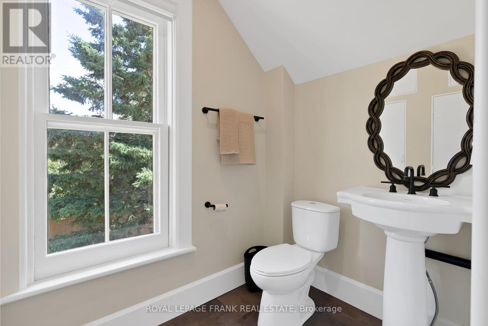 5 Glenelg Street E, Kawartha Lakes (Lindsay), Ontario  K9V 1Y5 - Photo 35 - X12368591