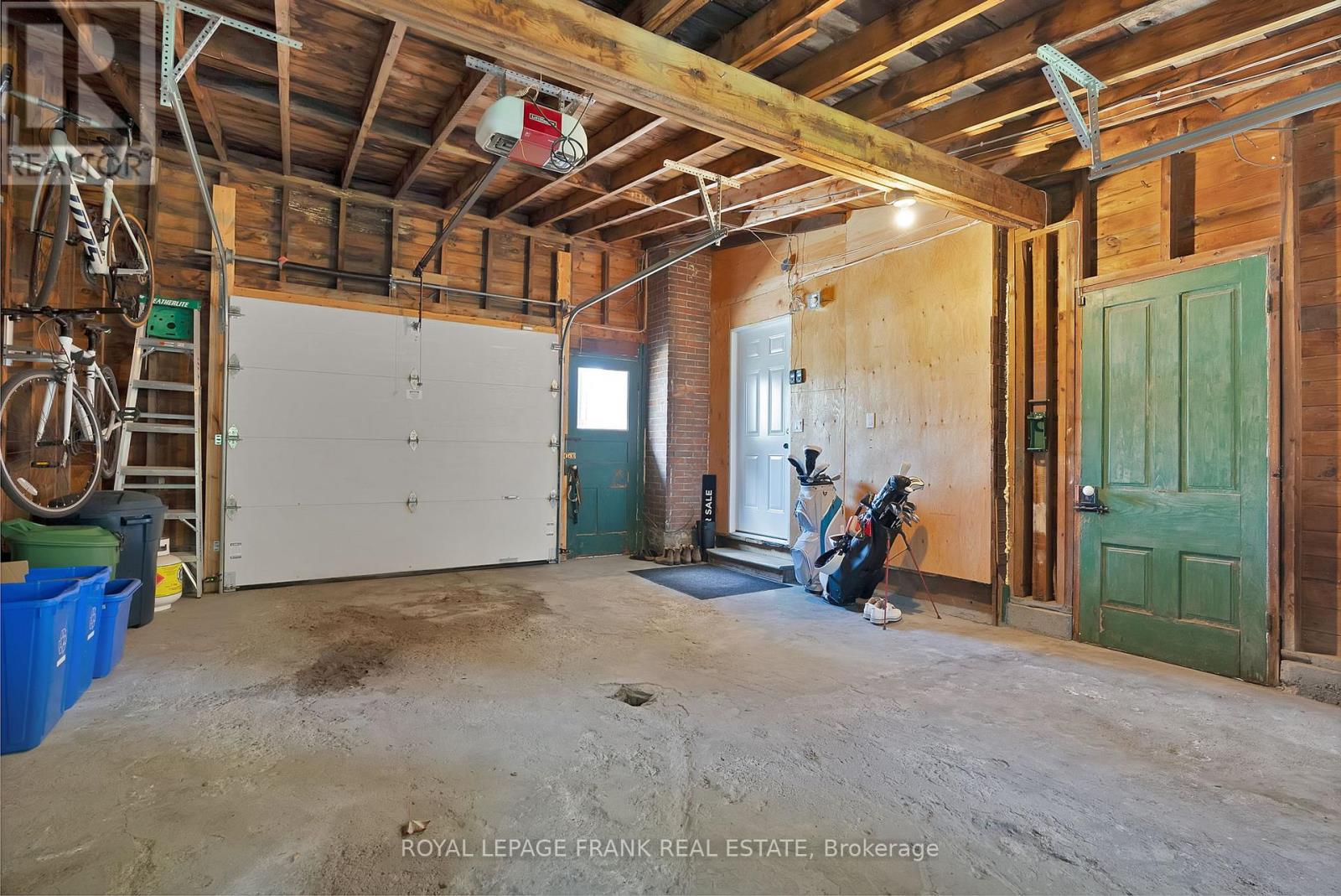 5 Glenelg Street E, Kawartha Lakes (Lindsay), Ontario  K9V 1Y5 - Photo 36 - X12368591