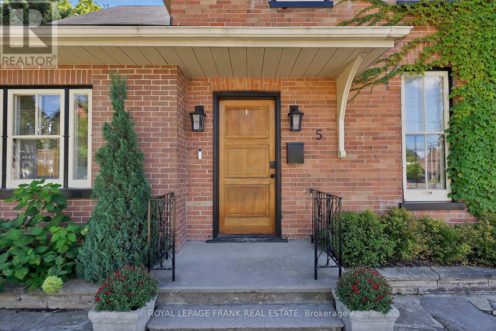 5 Glenelg Street E, Kawartha Lakes (Lindsay), Ontario  K9V 1Y5 - Photo 5 - X12368591